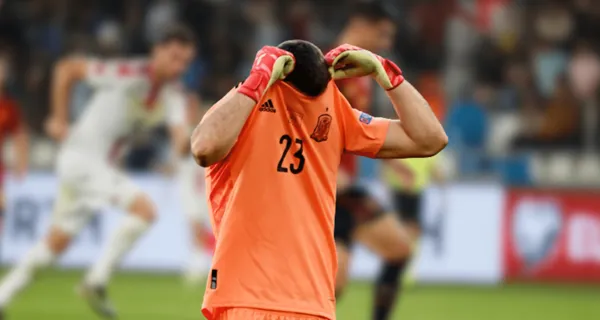 Al arquero Unai Simón se le ha escapado una bola y ha hecho un papelón: descuenta Georgia, aunque ya está liquidado