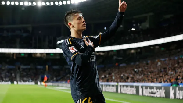 Arda Güler festeja con la camiseta del Real Madrid su gol.