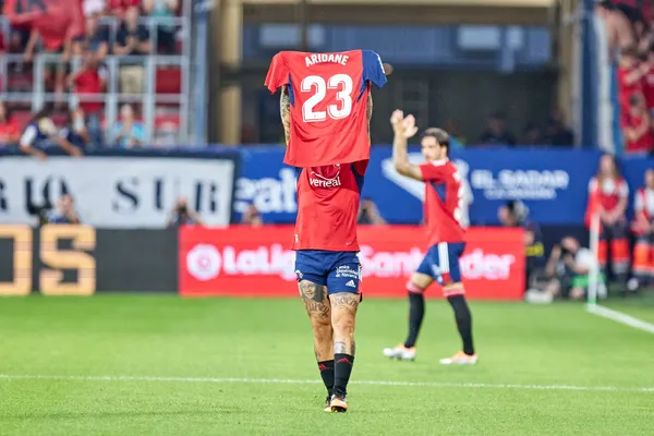 Chimy Ávila celebra un gol con Osasuna