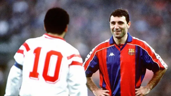 Diego Maradona enfrentando a Hristo Stoichkov