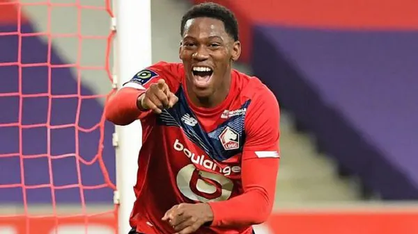 El Atlético Madrid ya piensa en la siguiente temporada. Eliminado de la UEFA Champions League y sin chances en La Liga, el equipo del Cholo Simeone piensa en los fichajes para mejorar la próxima campaña y un nombre que interesaría es el de Jonathan David que costaría entre 50 y 70 millones de euros.