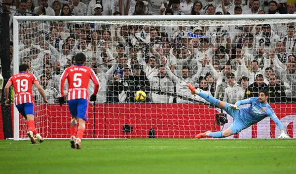 El club rojiblanco tan solo ha obtenido cinco penaltis a favor en el Bernabéu a lo largo de la historia de La Liga, otra rareza histórica...