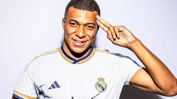 El delantero del PSG tuvo su despedida.