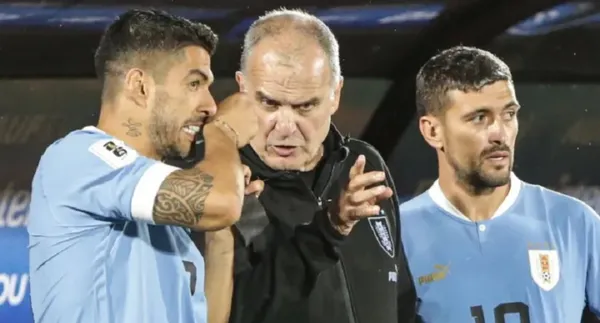 El entrenador argentino podría estar viendo sus últimos como DT de Uruguay