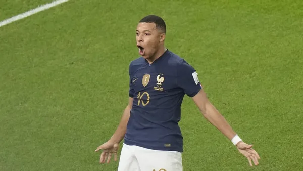 El francés se volvió loco con su gol y corrió por todo el campo