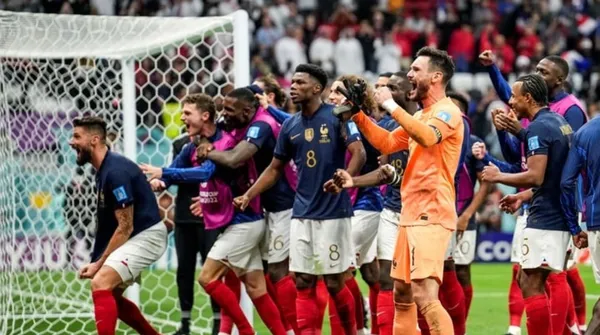 El francés Theo Hernández anotó en la victoria de los galos por 2 a 0 ante Marruecos y jugará frente a la Argentina de Lionel Messi.