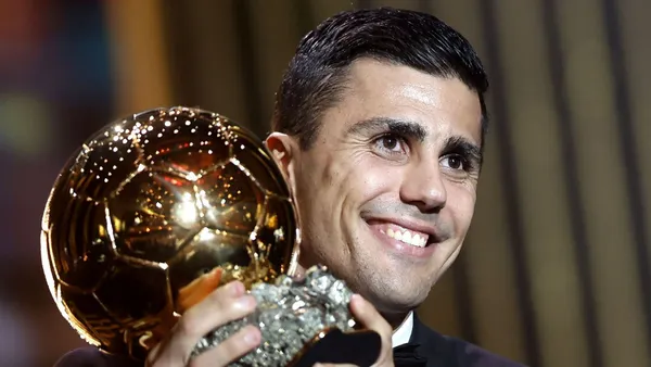 El jugador español reaccionó de una manera sorprendente al ver su tifo