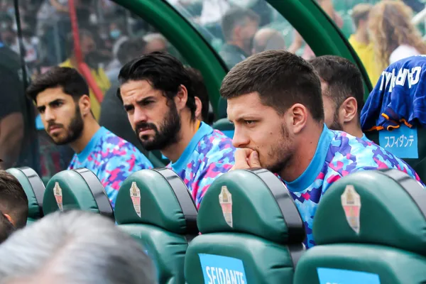 El Merengue le quedó muy grande y ahora le cuesta conseguir club.