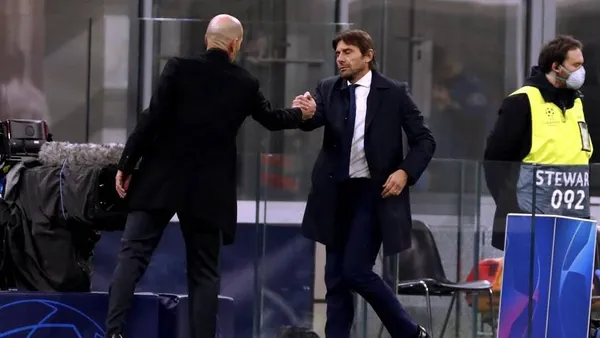 El penoso presente del Manchester United hicieron que tengan que ir a buscar un entrenador de último momento. Dos grandes nombres, con mucha historia están en la lista para reemplazar a Solskjaer como tecnico Red.