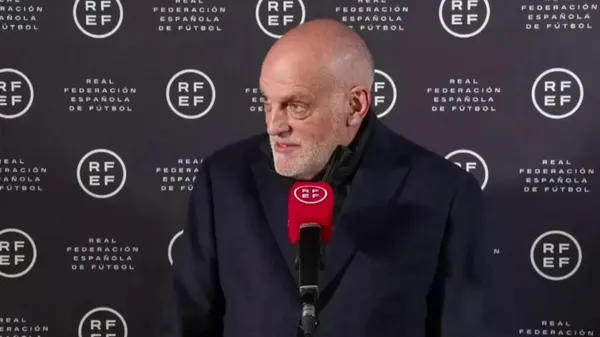 El presidente de La Liga ha aclarado su postura sobre el tema a Ancelotti a través de un tweet