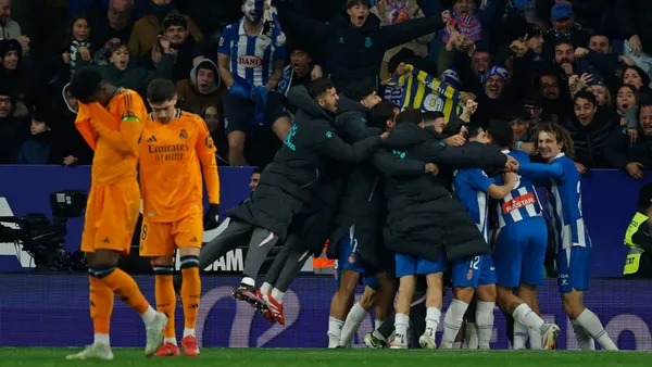El tropiezo contra el Espanyol ha puesto La Liga al rojo vivo, con el Atleti a un punto del Madrid y el Barcelona a cuatro