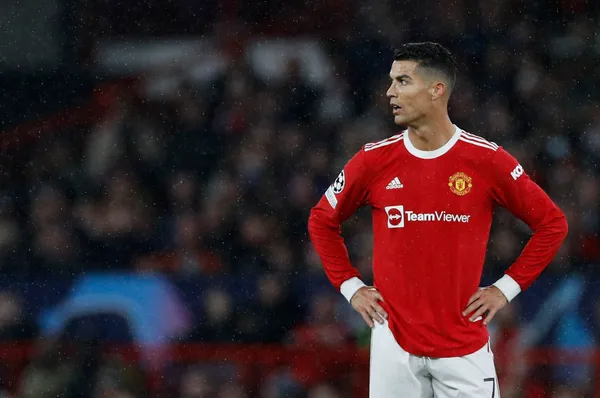 En el último episodio de BoboTv en vivo por Twitch, el exjugador Antonio Cassano arremetió nuevamente contra el portugués y contó una impresionante anecdota entre ambos, en la cual CR7 le pedía respeto por haber hablado mal de él en su programa, a lo que el italiano le recriminó que se calme y no se tome todo tan literal.