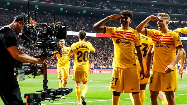 FC Barcelona le ganó con contundencia al Atlético de Madrid y sigue a la caza del Real Madrid