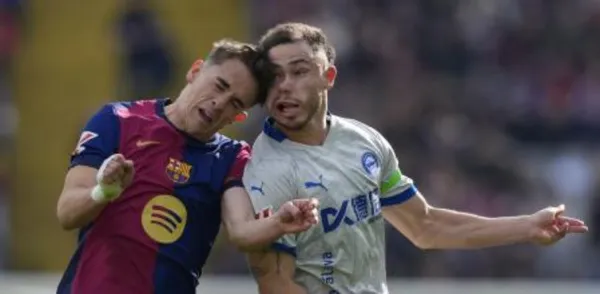 Gavi tuvo que pedir el cambio tras el encontronazo con Conechny, quien también abandonó el campo por riesgo de lesión