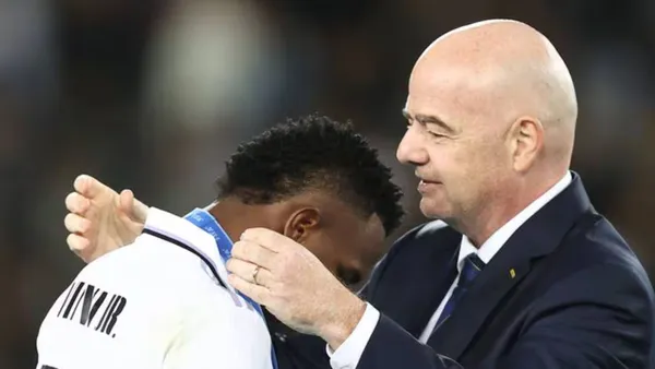 Gianni Infantino elevó medidas que acompañan la lucha de Vinicius. (FOTO: Getty Images)