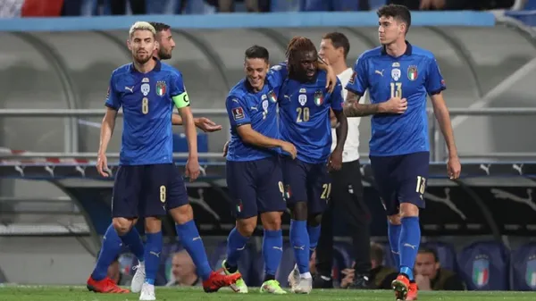 Italia, vigente campeón de la Eurocopa, comienza su periplo para obtener su boleto al Mundial de Qatar 2022. La selección dirigida por Roberto Mancini llega en forma y con un objetivo claro al partido con Macedonia.