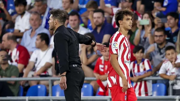 Joao Félix y Diego Simeone. (Foto: EFE)