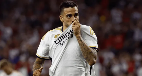 Joselu tiró de forma penosa el penal, pero antes había marcado gol y agiganta su regreso a La Liga