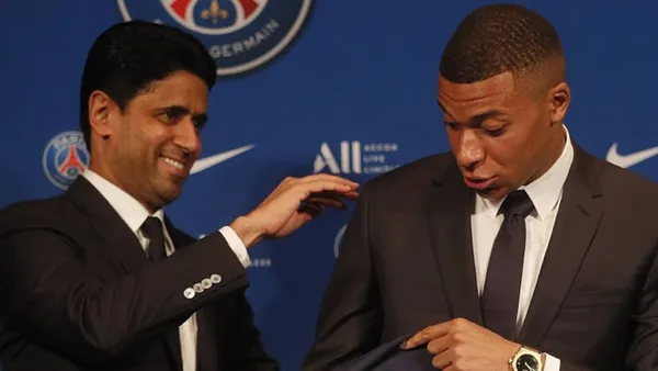 Kylian Mbappé y Nasser Al-Khelaifi, del PSG