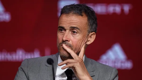 La selección española está pasando por un momento futbolistico demasiado flojo, especialmente en defensa, y en estos momentos ya se especula que su participación en la Copa del Mundo fracasaría.