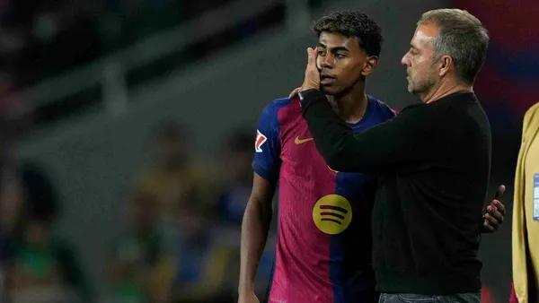 Lamine Yamal y Hansi Flick Foto: Marca