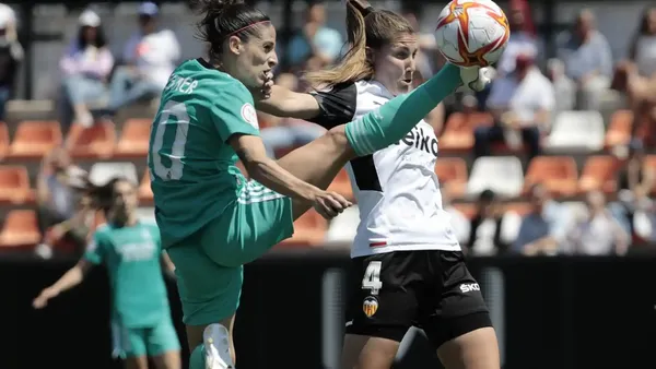 Las alineaciones del Valencia y el Real Madrid Femenino empataron sin goles en el reducto che, en lo que fue la penúltima jornada del Torneo de Primera División. Las valencianas salvaron la categoría de esta manera.