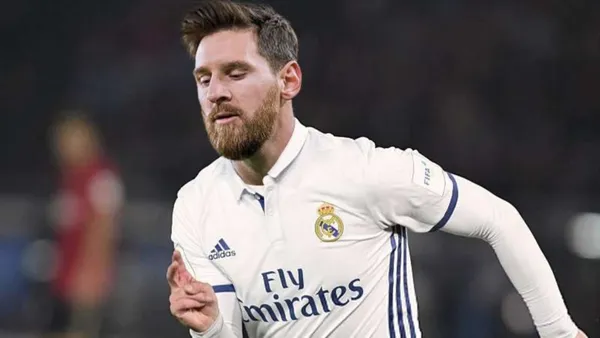 Lionel Messi con la camiseta del Real Madrid