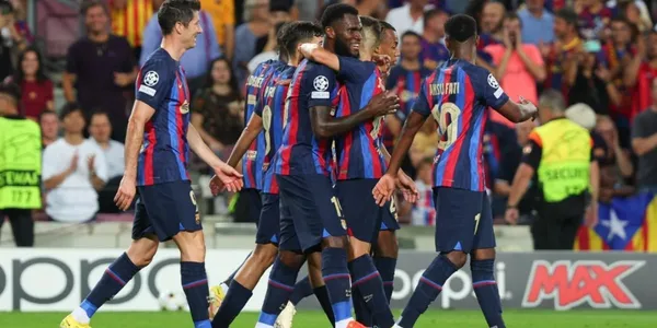 Los futbolistas Kessie, Bellerín y Raphiña están en la rampa de salida del cuadro barcelonista.