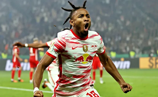 Luego de la frutrada llegada de Mbappé y con Lewandowski sin novedades el Real Madrid y el Barcelona estan tras los pasos de Christopher Nkunku, el jugador que se consagró Campeón con el RB Leipzig y además el mejor jugador de la Bundesliga por encima de Haaland y Lewandowski.