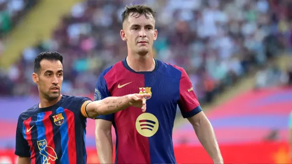 Marc Casadó - Sergio Busquets (Foto: FC Barcelona)