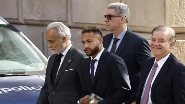 Neymar apareció en Barcelona y mira cómo quebró las ilusiones sobre su regreso