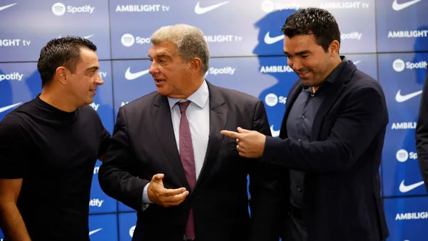 Revelaron lo que hará Deco luego que lanzó al agua a Xavi en el FC Barcelona