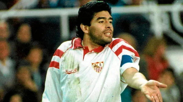 Sería su última temporada en Europa así le fue a Diego Maradona con el Sevilla