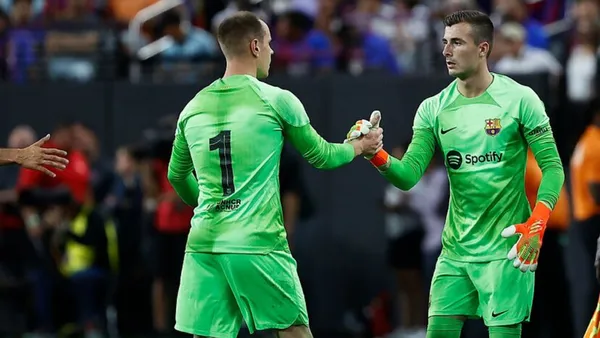 Ter Stegen volvió a la titularidad en el FC Barcelona, contra el Granada, pero no estuvo seguro como antes