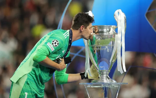 Thibaut Courtois se quedó con el trofeo Yashin, reconocimiento que es otorgado al mejor arquero de la última temporada.