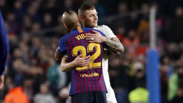 Toni Kroos y Arturo Vidal / Foto: X