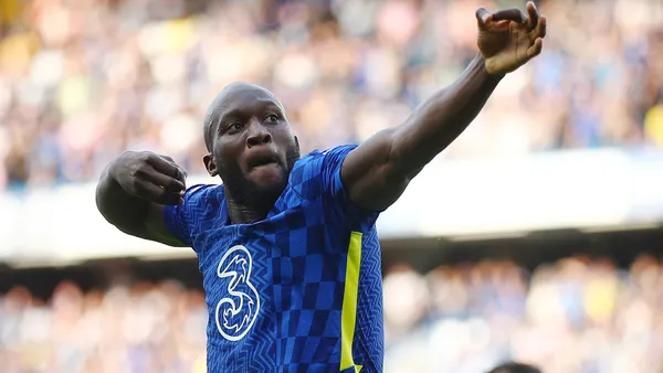 Tras algunas complicaciones en las negociaciones con el polaco, el Blaugrana aceleraría por Lukaku, el delantero estrella del Chelsea.