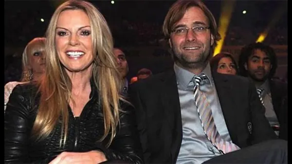 Ulla Sandrock es la segunda esposa de Jürgen Klopp, es escritora y se dedica principalmente a los libros infantiles. A continuación, los detalles desconocidos de la familia Klopp.