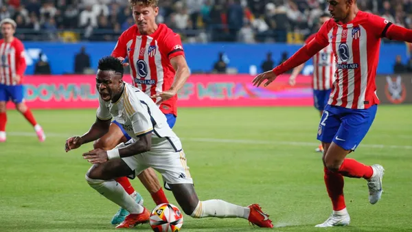 (VIDEO) Insólito blooper entre Rüdiger y Kepa, pero el Madrid resurge y le empata al Atlético