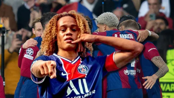 Xavi Simons y jugadores del FC Barcelona