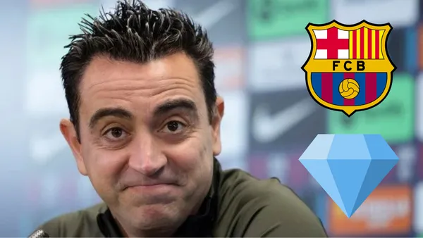 Xavi sonriendo, escudo del FC Barcelona y joya debajo.
