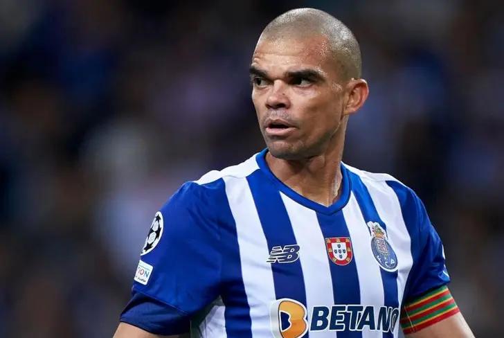 Pepe en la Champions League con el Porto donde jugará octavos de final