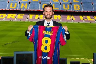 Pjanic busca una salida del Barca.