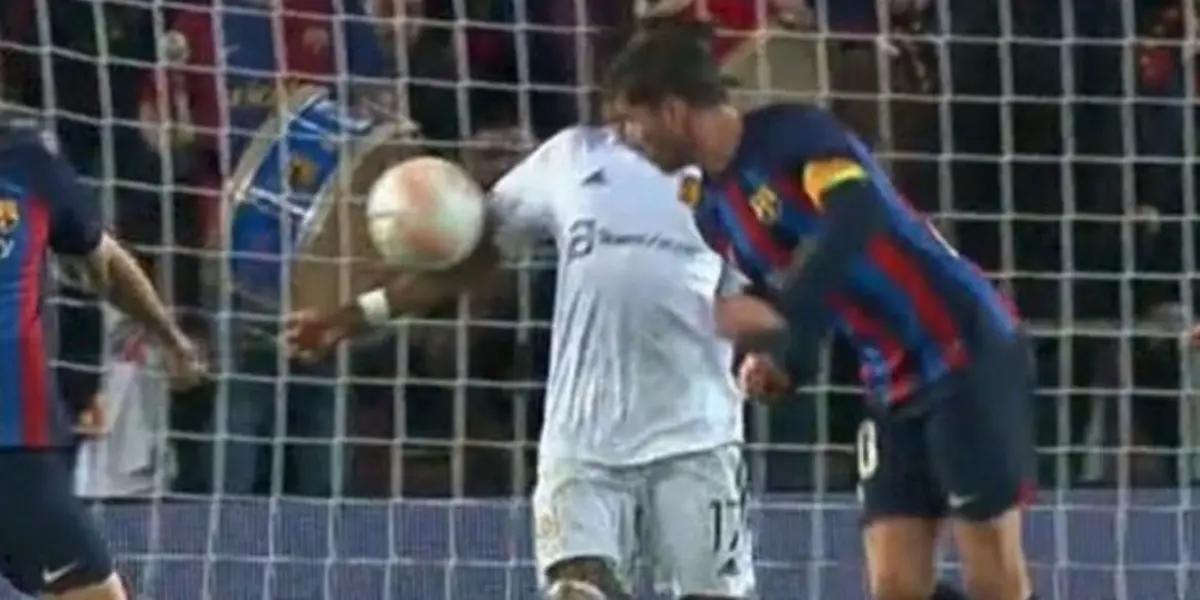 A FC Barcelona no le pitaron un penal que fue por demás claro ante Manchester United