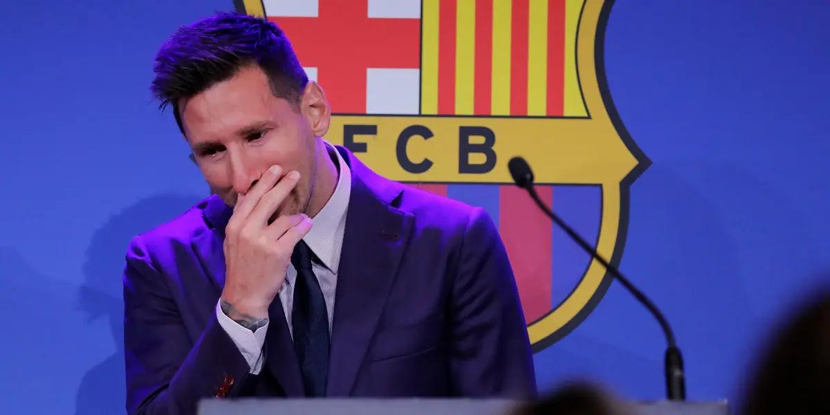 A horas de irse de España, Messi organizó una cena con sus amigos mas cercanos para despedirse y pasar los últimos momentos de su estadía antes de partir hacia París. El Martes 10 sería presentado como nuevo refuerzo del PSG.