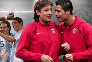 A lo largo de la historia pocos jugadores tuvieron la suerte de poder compartir cancha con los mejores jugadores del siglo. A continuación se mostrarán los futbolistas más relevantes que compartieron equipo con ambos.