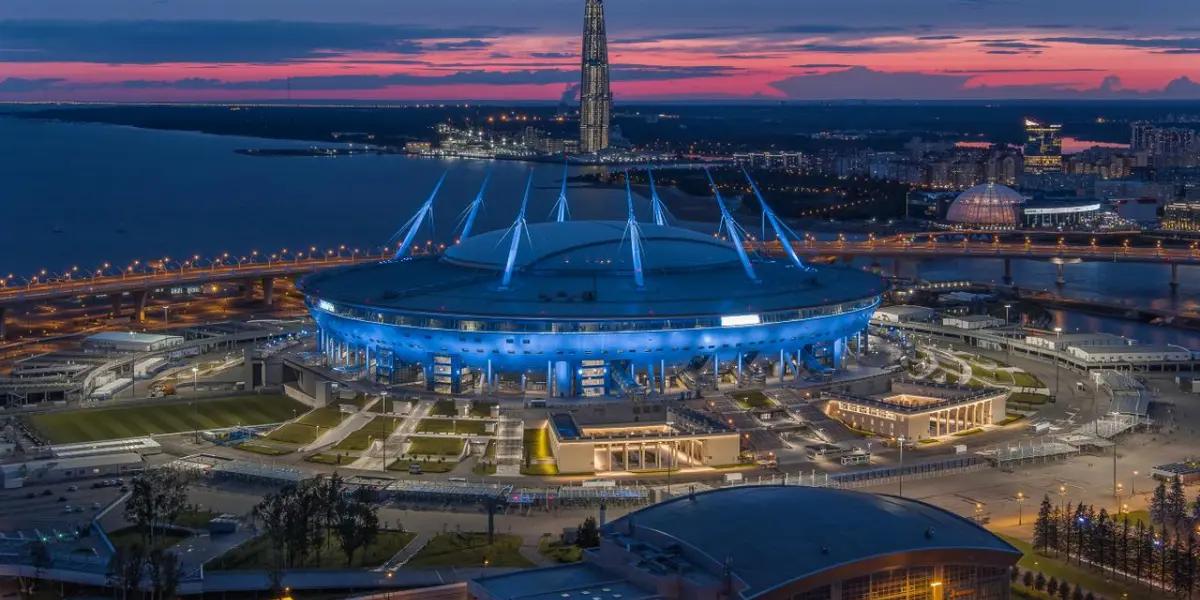 A partir de la acción bélica impulsada por Vladimir Putin a Ucrania, La UEFA maneja la posibilidad de cambiar el escenario de la definición del máximo certamen de fútbol en Europa.