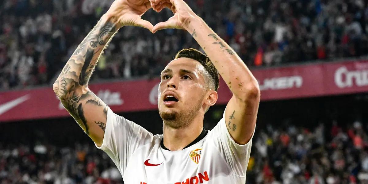 A pesar del bajón de los últimos partidos, la temporada del Sevilla ha tenido una muy buena temporada llegando incluso a pelear La Liga palmo a palmo con el Real Madrid. Una de las figuras del equipo ha sido el argentino Lucas Ocampos que el conjunto de Julen Lopetegui tiene valuado en 60 millones de euros.