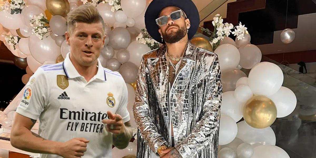 A pesar de estar lesionado, el crack brasileño disfruta de eventos nocturnos con sus amigos, todo lo contrario al mediocampista alemán