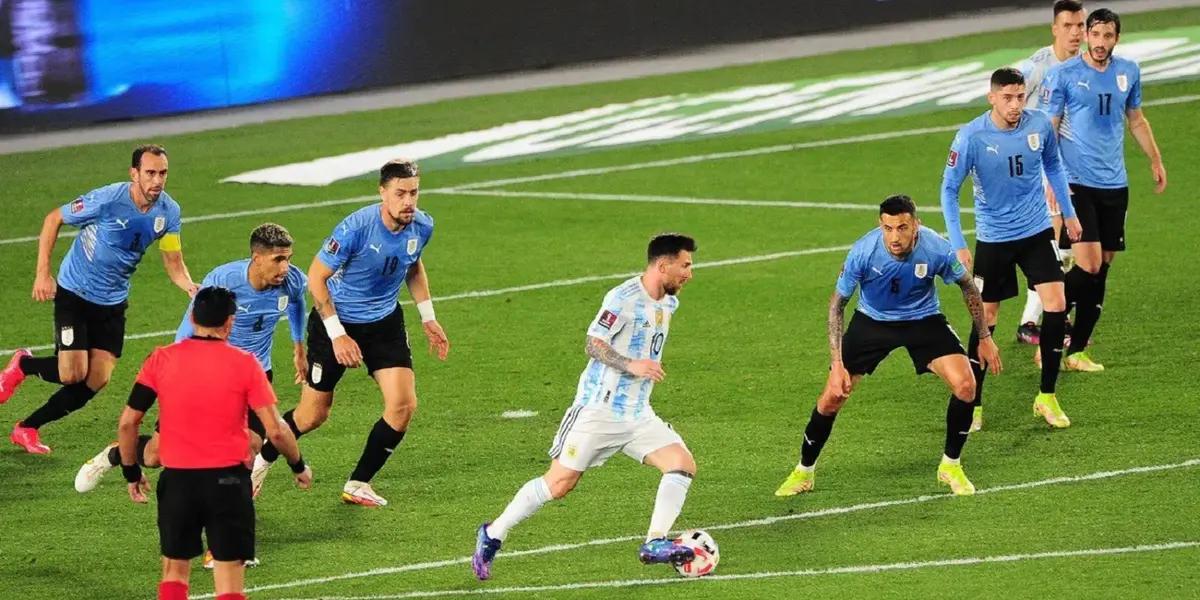 A pesar de haber tenido sinsabores junto al Fc Barcelona, está a la vista que en 2021 y de la mano de varias actuaciones notables el astro argentino merece el Balón de Oro. Detalles de un año a todo juego para la Pulga.